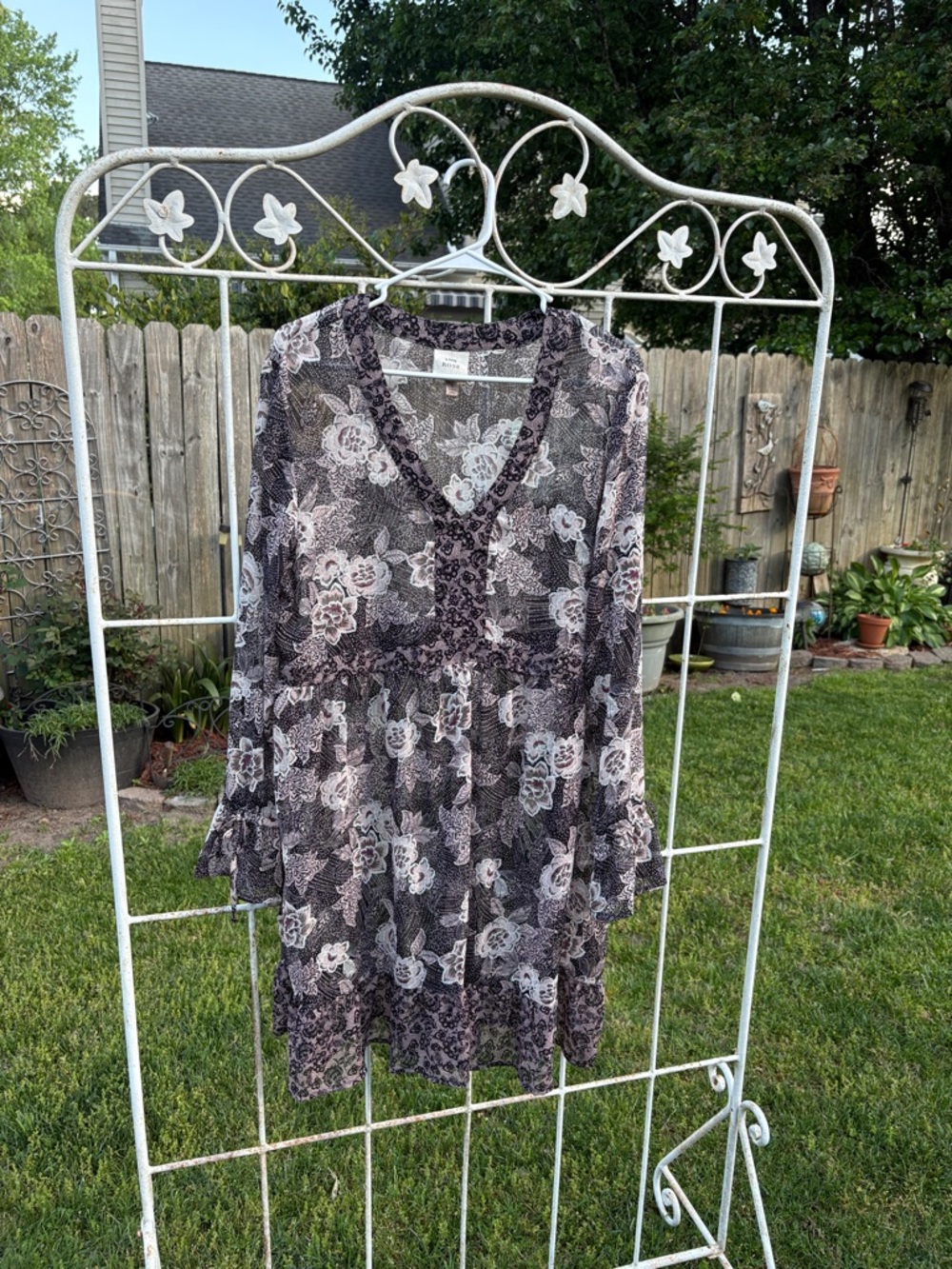 Knox Rose Black and White Floral V-Neck Tiered Tunic